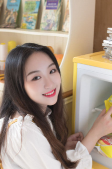 岳故意装睡让我挺进去观看